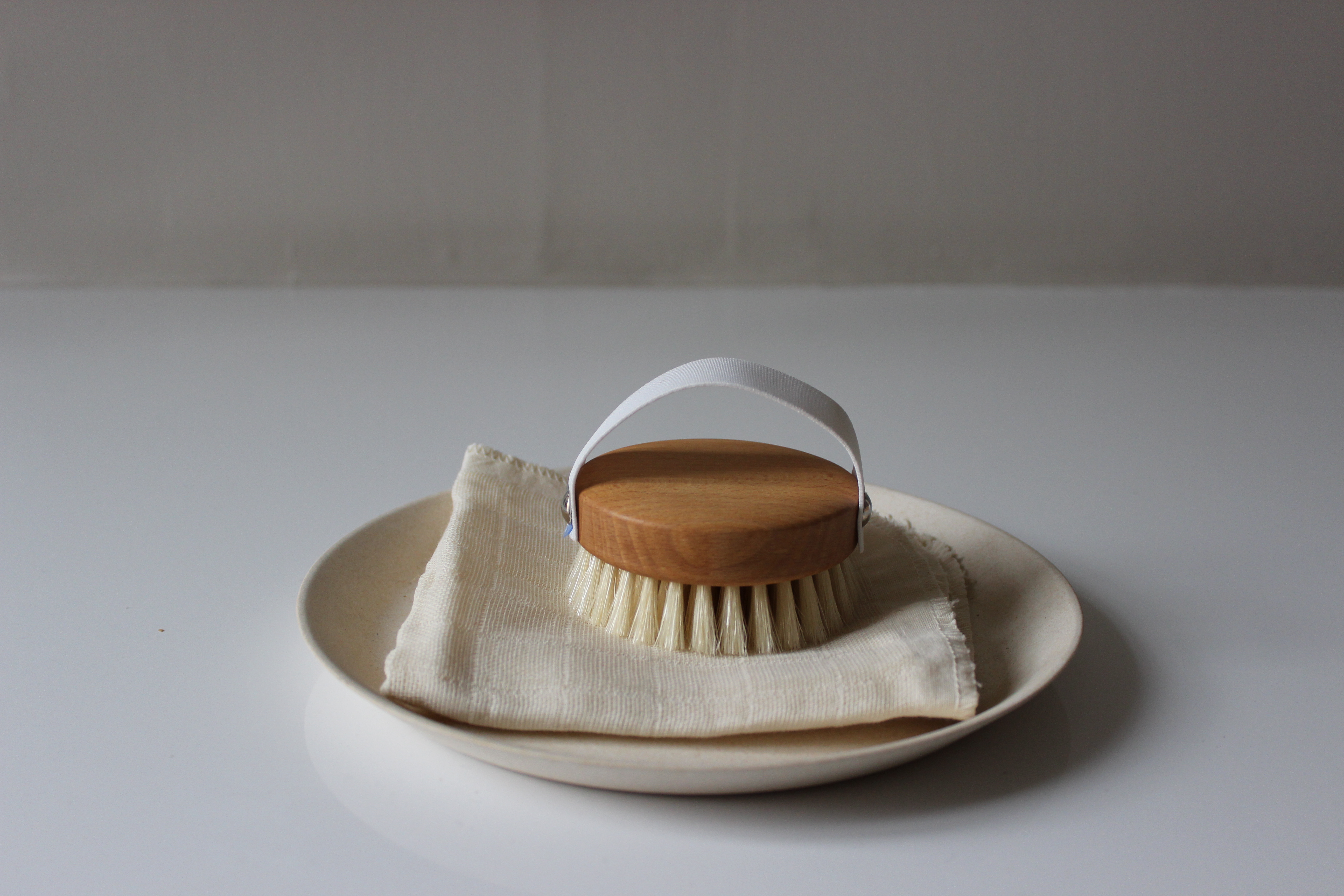 Brosse-1-ronde-facile-à-prendre-en-main